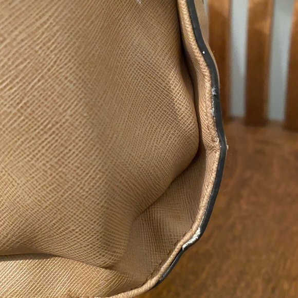 AUTHENTIC GUESS PURSE - Picture 6 of 9